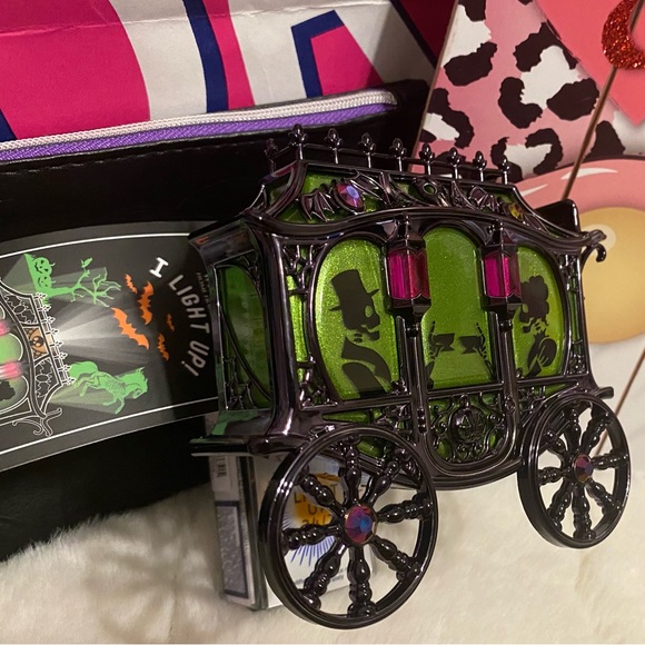 BATH AND BODY WORKS CREEPY CARRIAGE NIGHTLIGHT PROJECTOR WALLFLOWER PLUG - Picture 2 of 8